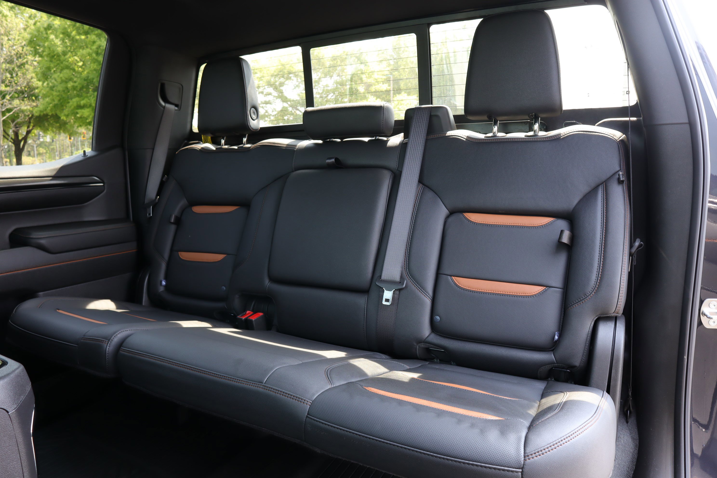 Used 2024 GMC Sierra 1500 AT4 w/ Technology Package image 10
