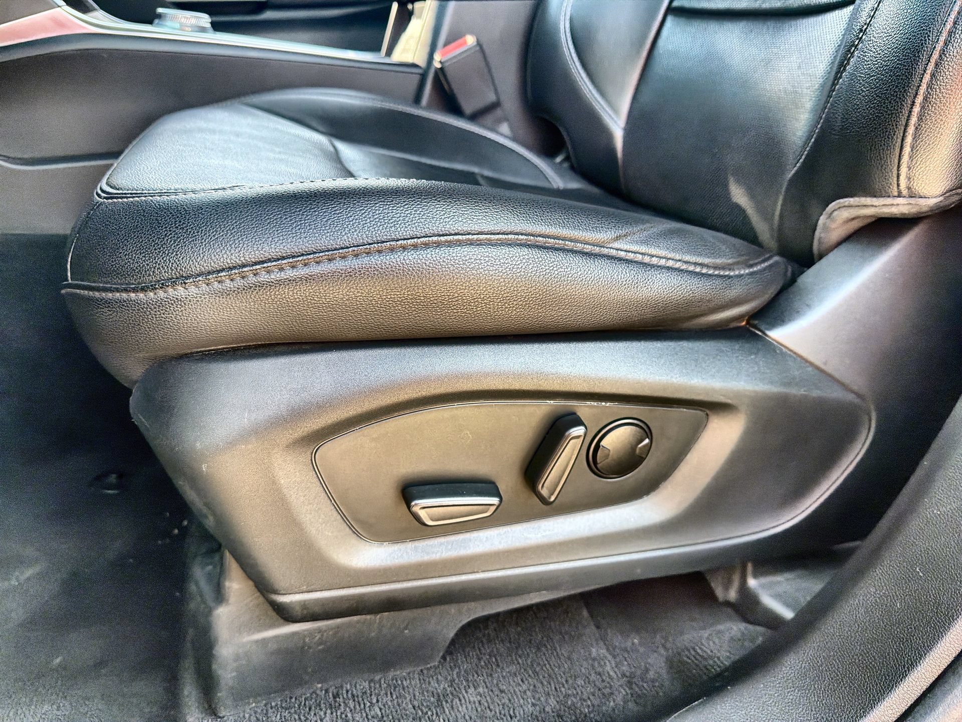 Used 2023 Ford Explorer Limited RWD image 12