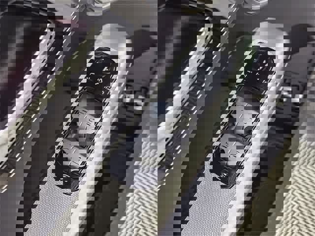 Used 2025 Mercedes-Benz GLC 350e 4MATIC image 17