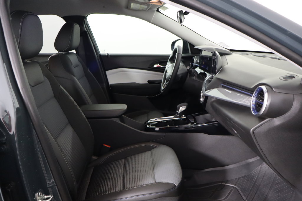 Used 2026 Chevrolet Trax LT w/ Driver Confidence Package FWD image 18