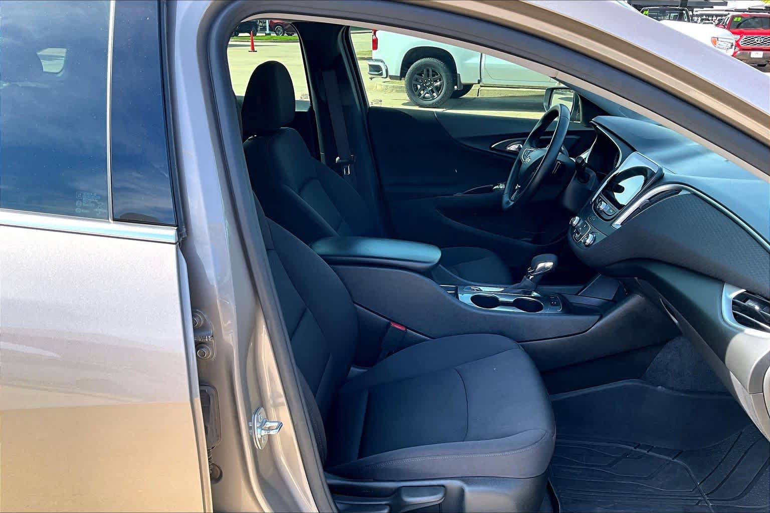 Used 2024 Chevrolet Malibu RS FWD image 6