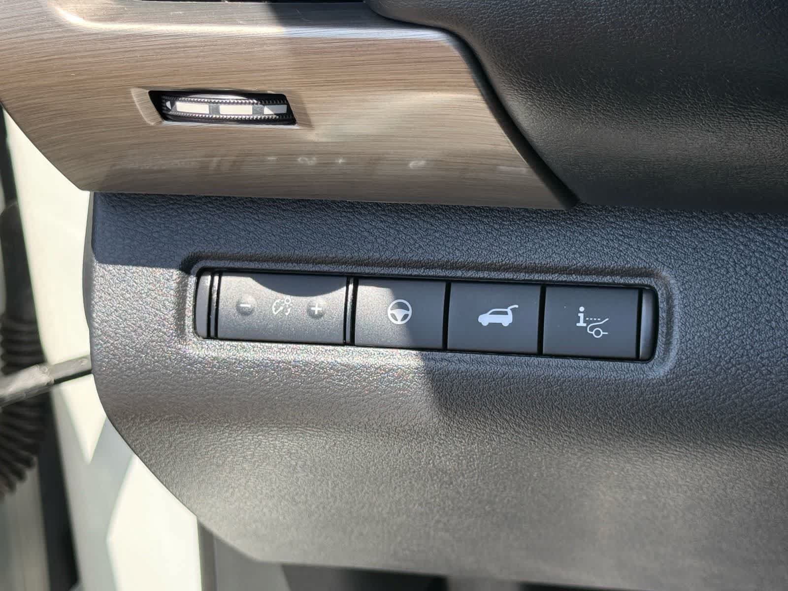 Used 2023 Nissan Pathfinder Platinum AWD/4WD image 31