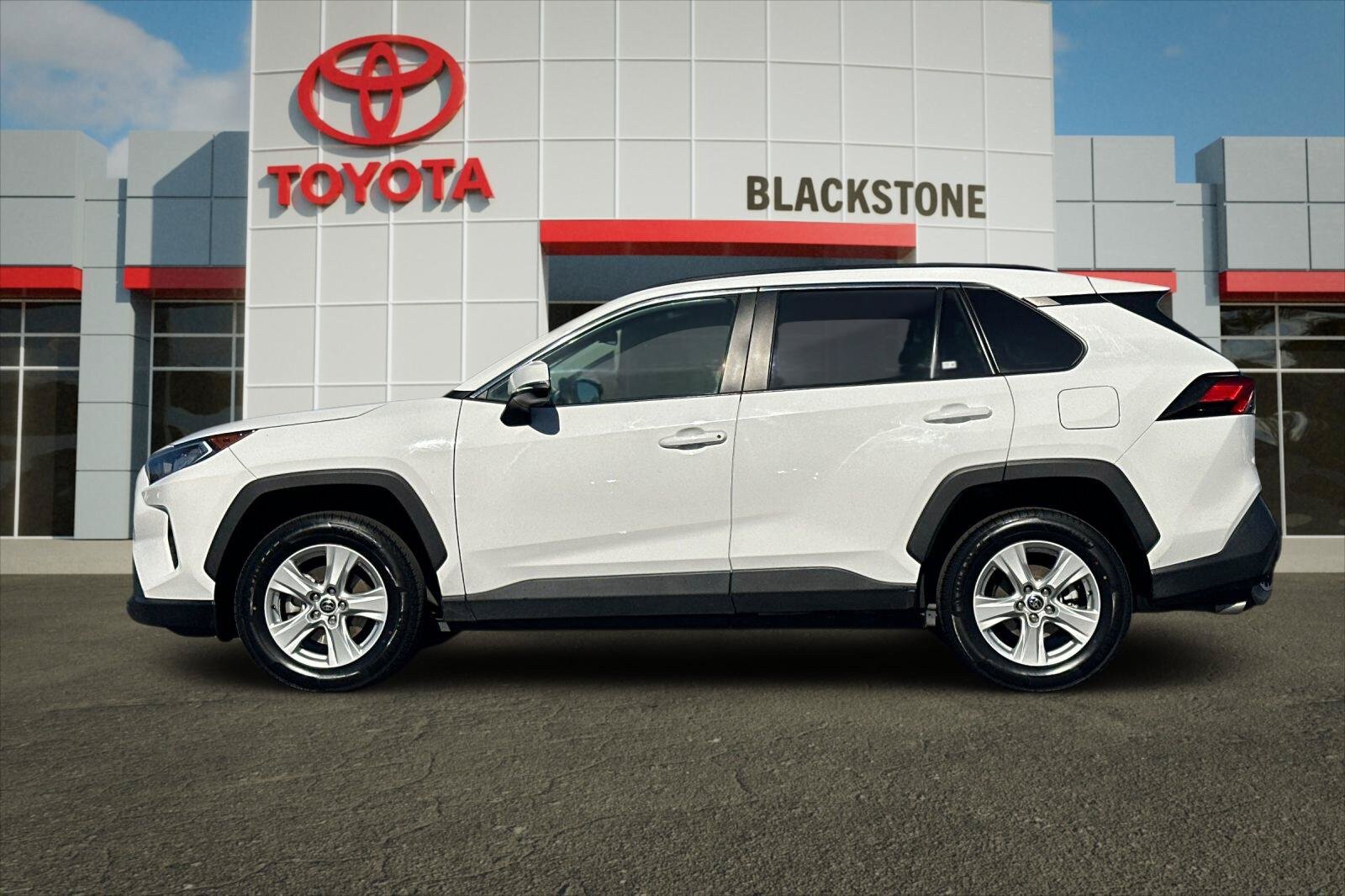 Certified 2021 Toyota RAV4 XLE w/ XLE Grade Weather Package AWD/4WD image 6