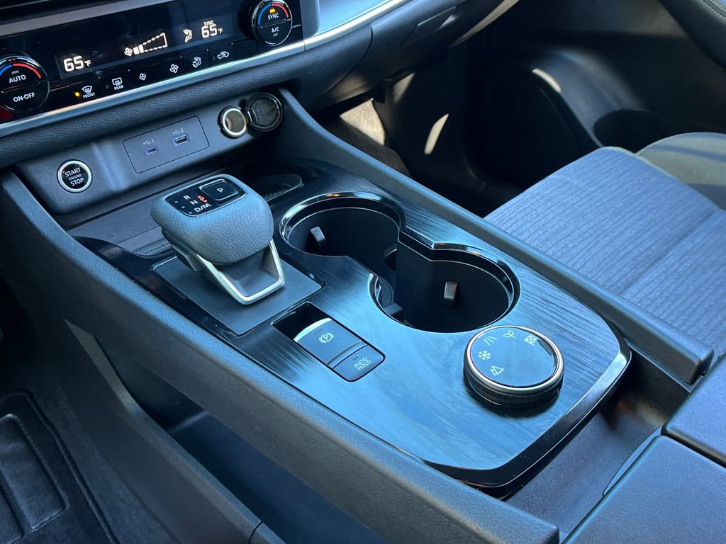 Used 2023 Nissan Rogue SV image 20