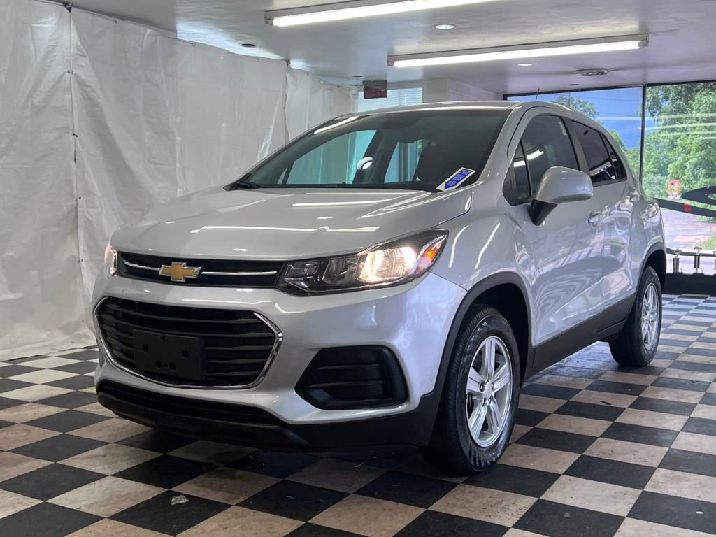 Used 2022 Chevrolet Trax LS w/ Tint and Cruise Package image 14