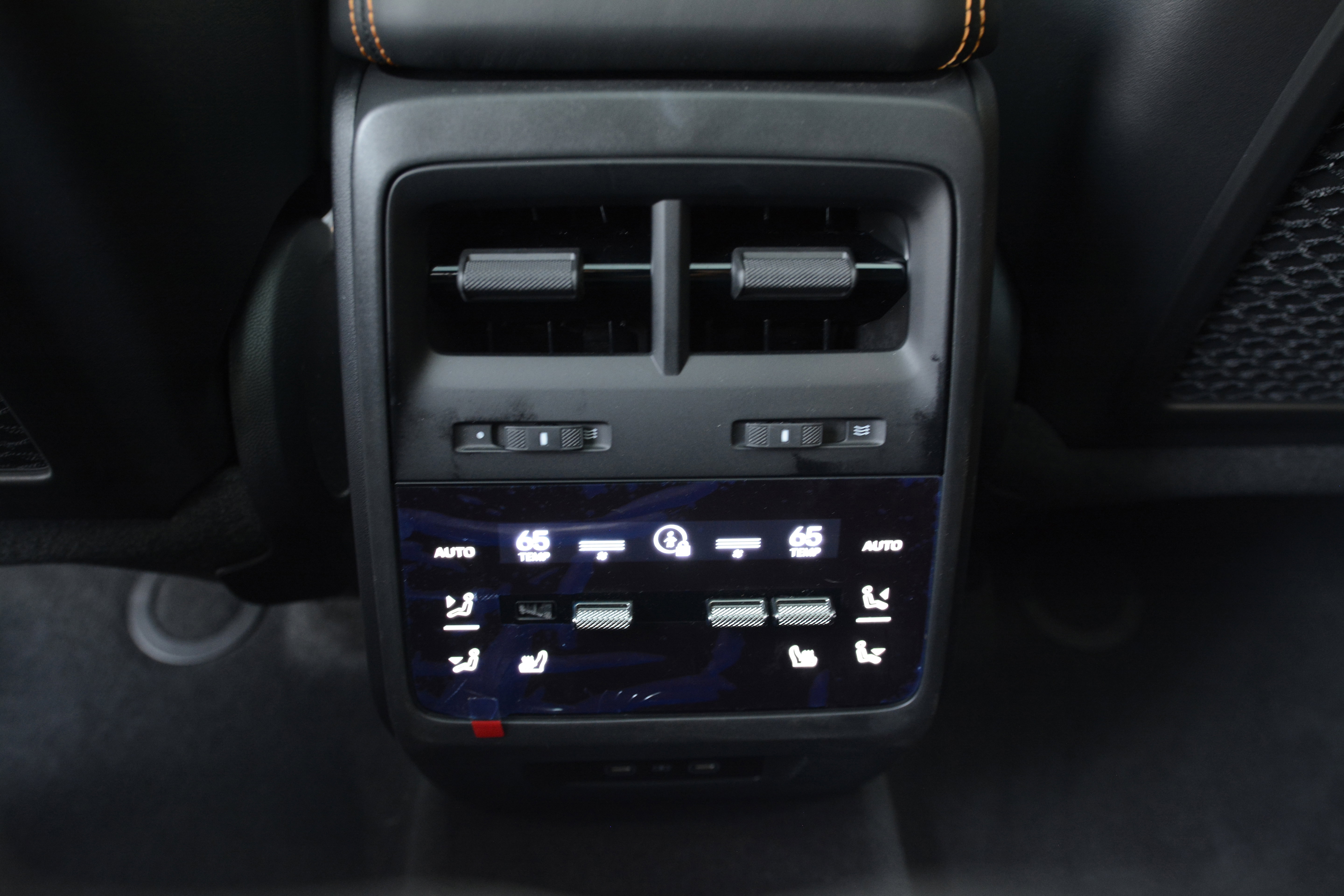 Certified 2025 Porsche Macan Electric image 32