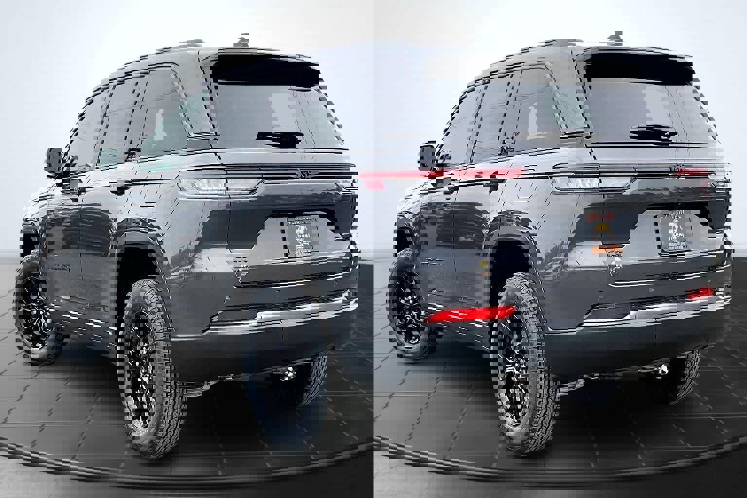 New 2026 Jeep Grand Cherokee Altitude image 4