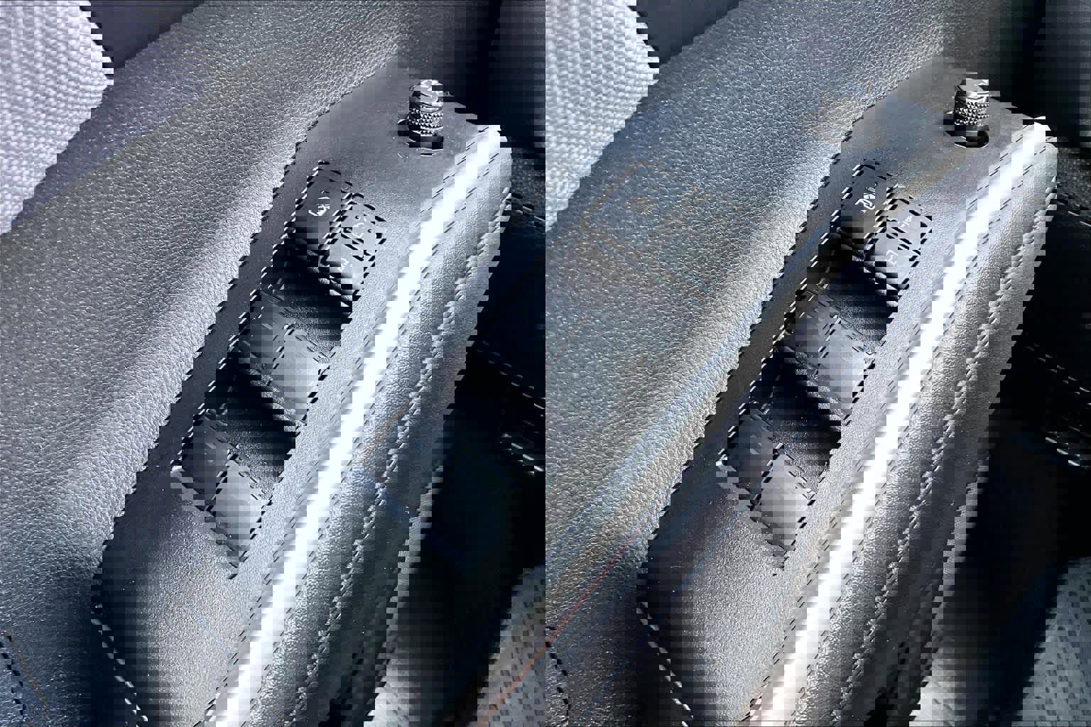 Used 2025 Toyota Highlander LE image 32