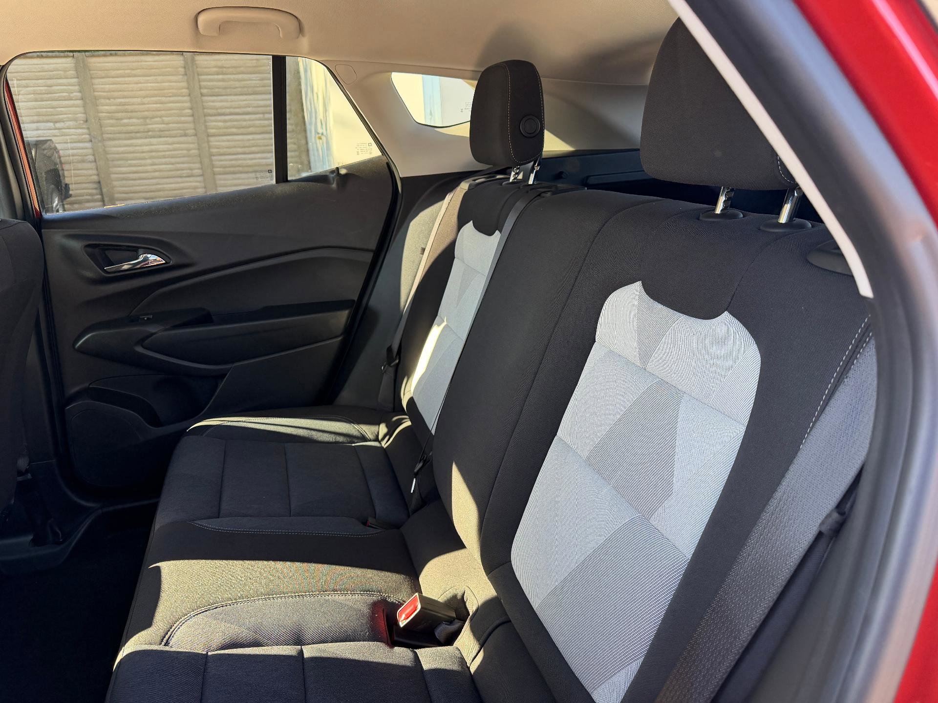 Used 2024 Chevrolet Trax LS w/ LS Convenience Package FWD image 20