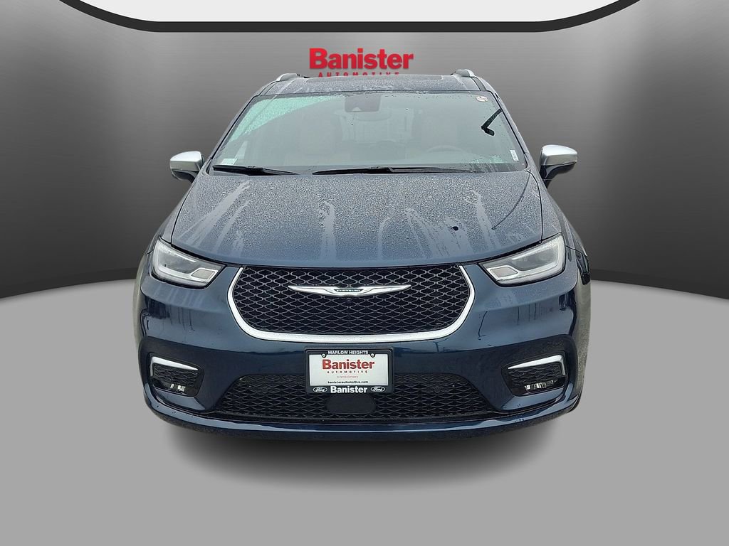 Used 2023 Chrysler Pacifica Pinnacle image 2
