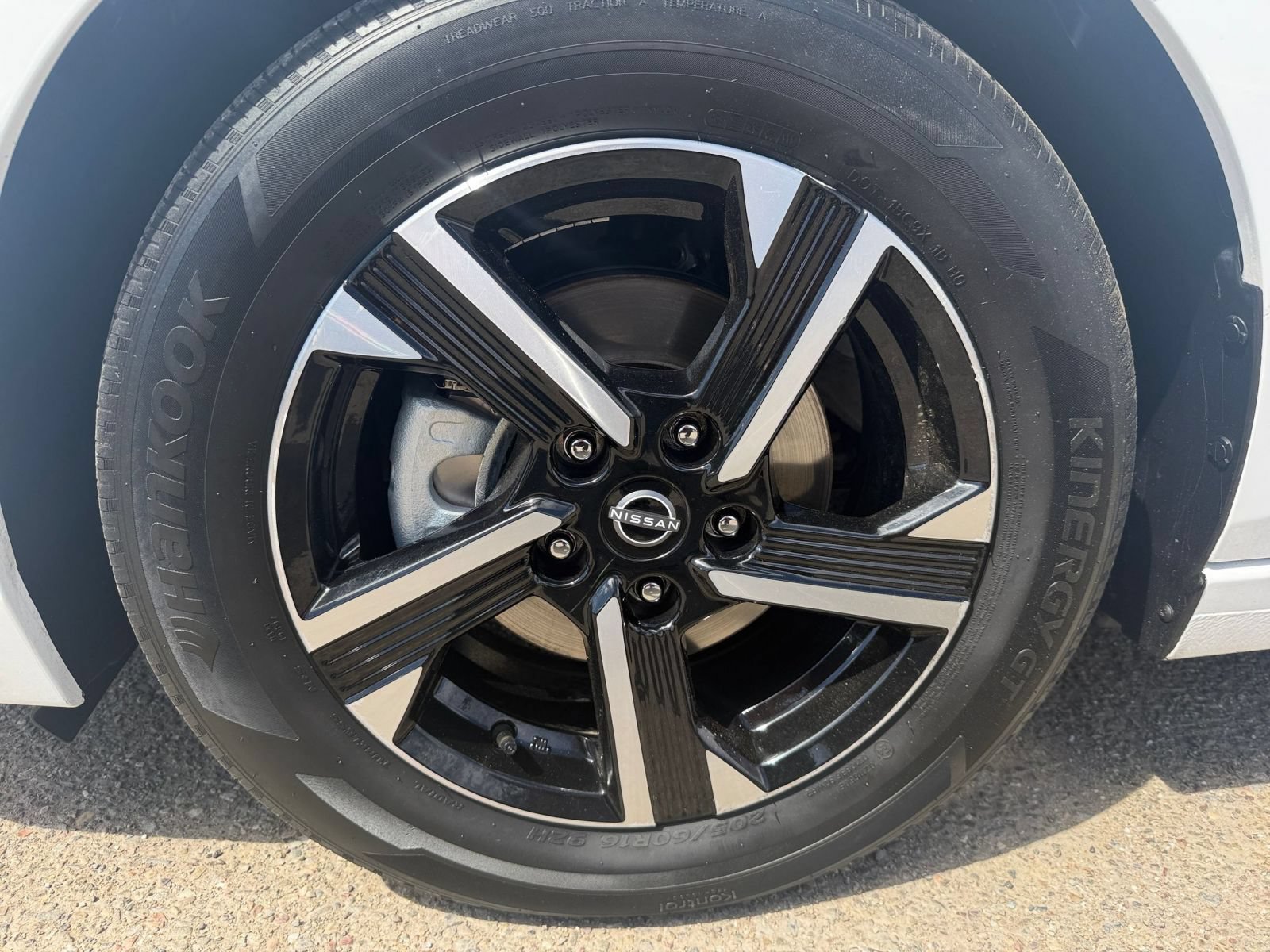 Used 2025 Nissan Sentra SV FWD image 29