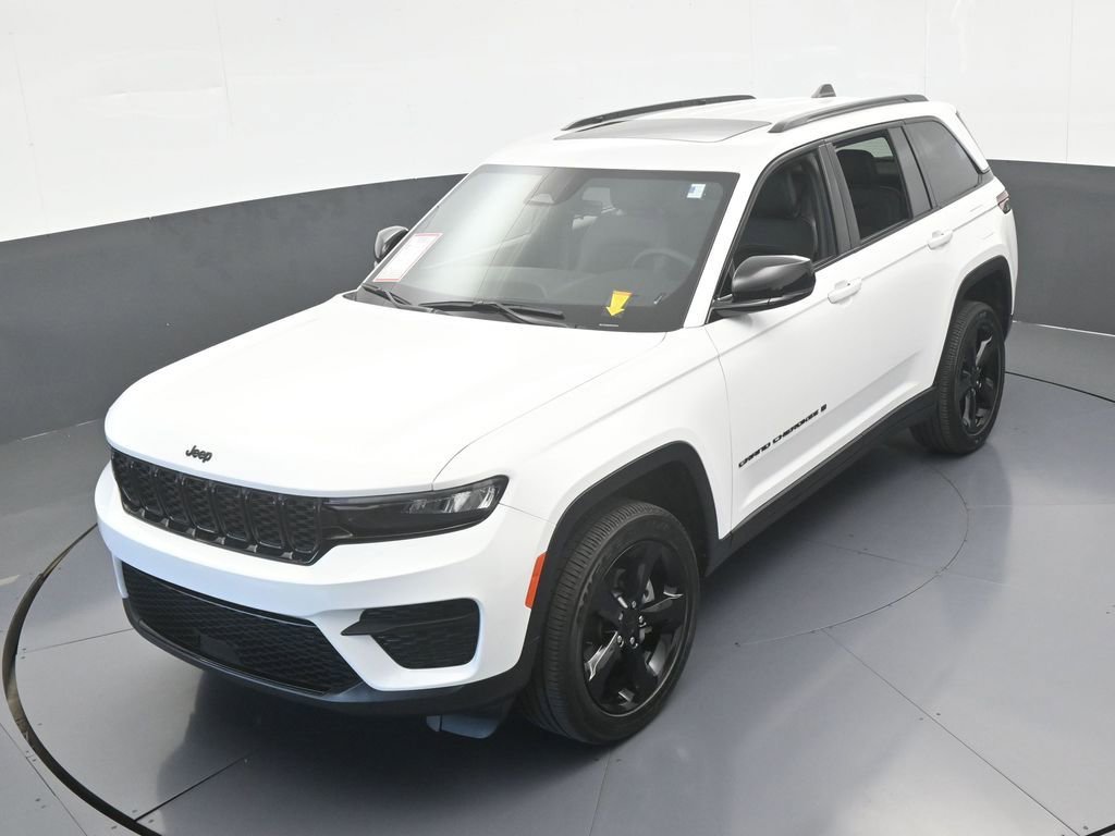 Used 2025 Jeep Grand Cherokee Altitude image 46