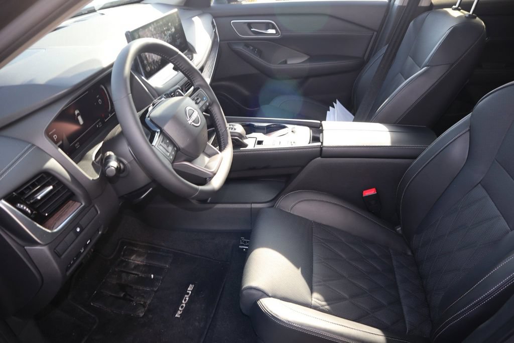 Certified 2025 Nissan Rogue Platinum FWD image 13
