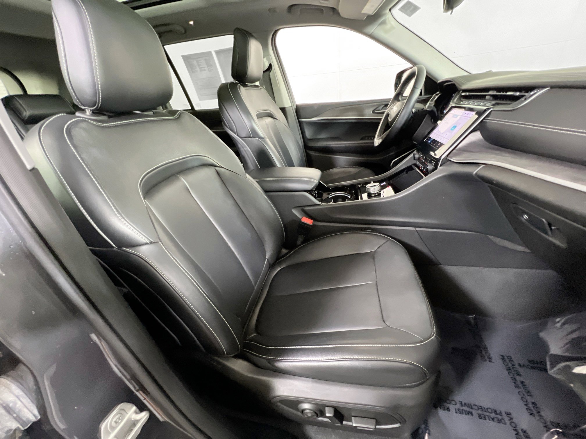 Used 2022 Jeep Grand Cherokee Limited image 27