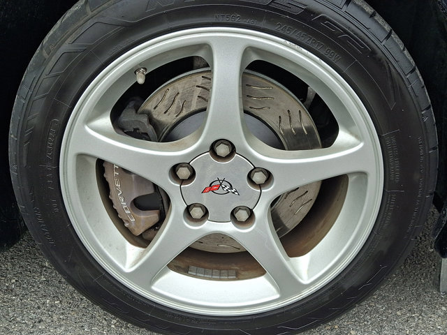 Used 2001 Chevrolet Corvette Coupe w/ Preferred Equipment Group2 image 8