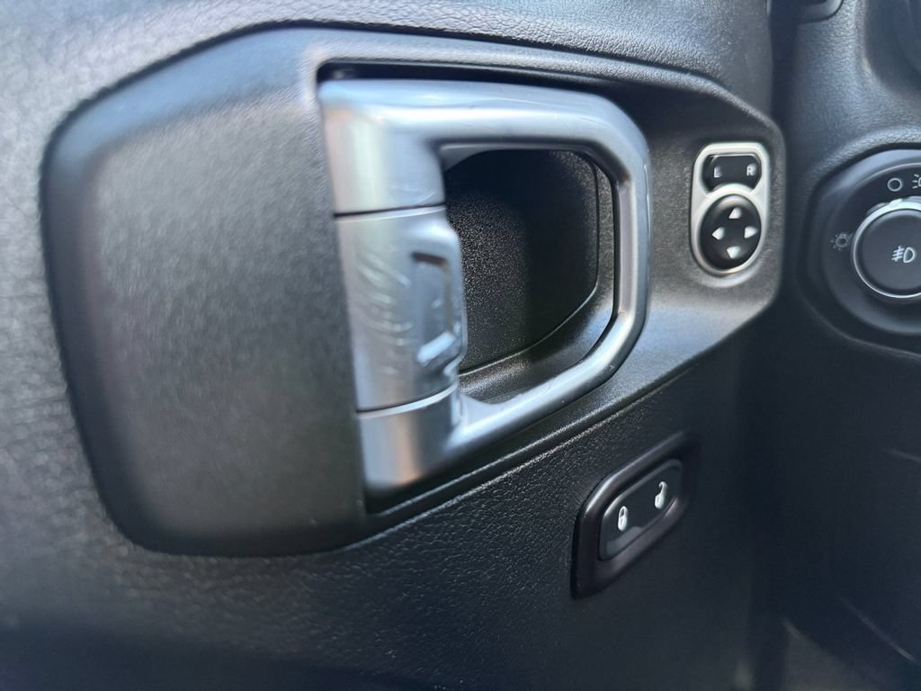 Used 2018 Jeep Wrangler Unlimited Rubicon AWD/4WD image 26