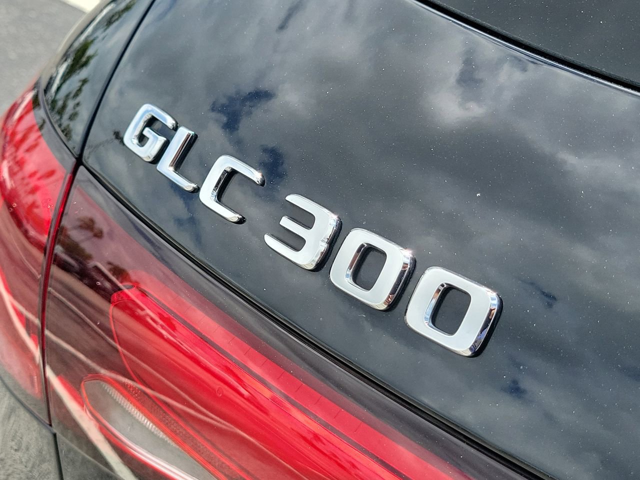 Certified 2024 Mercedes-Benz GLC 300 image 8