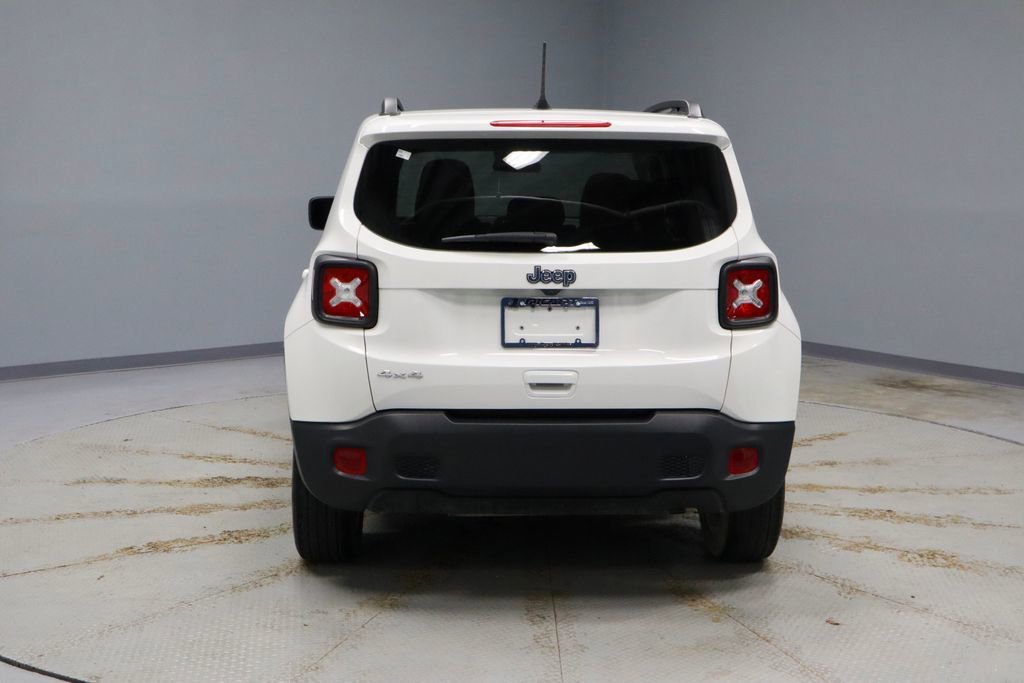 Used 2023 Jeep Renegade Latitude w/ Sun & Fun Group image 9