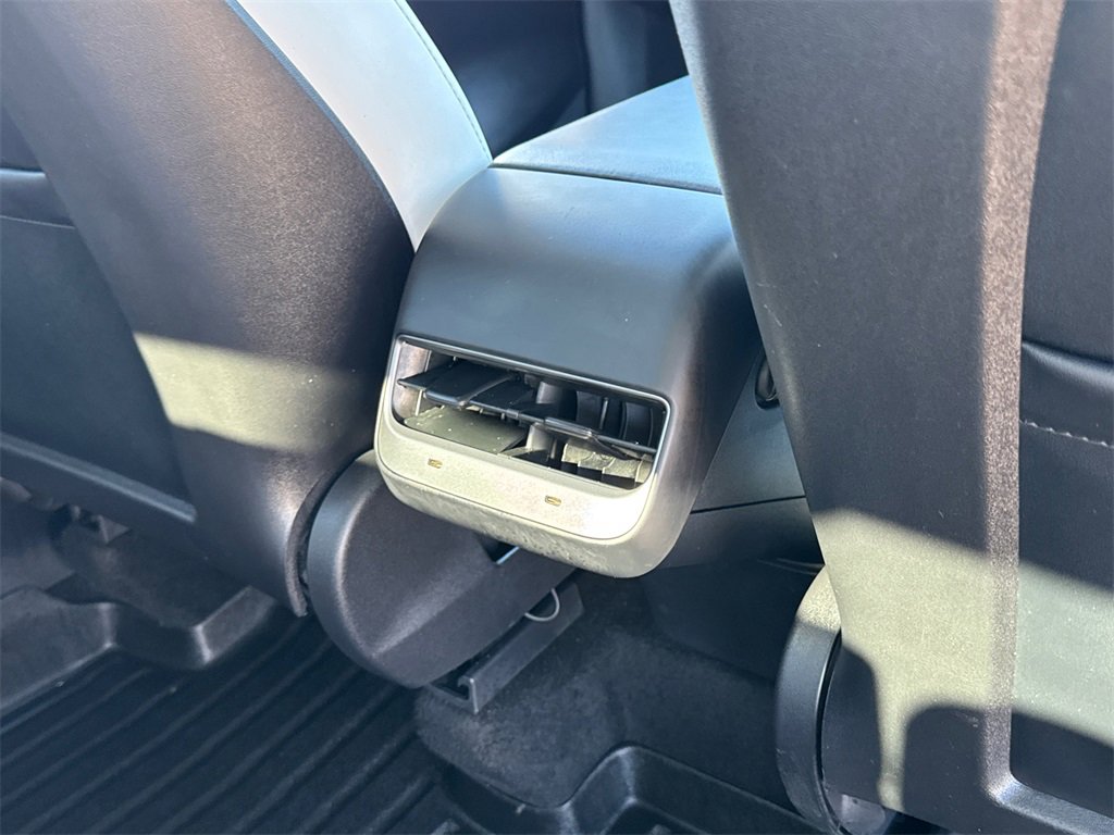 Used 2021 Tesla Model Y Long Range image 19