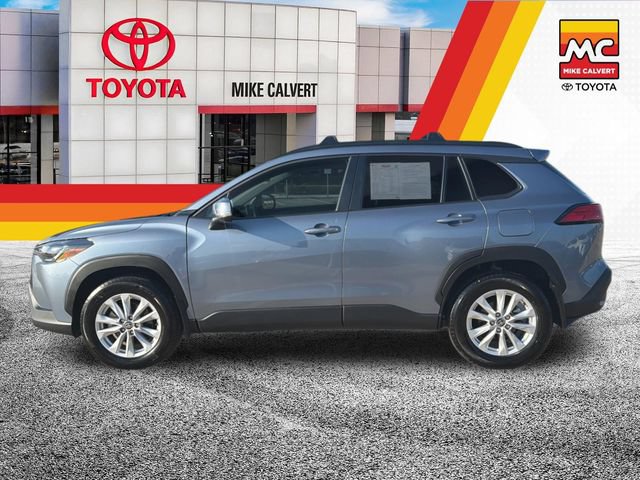 Used 2024 Toyota Corolla Cross LE FWD image 2