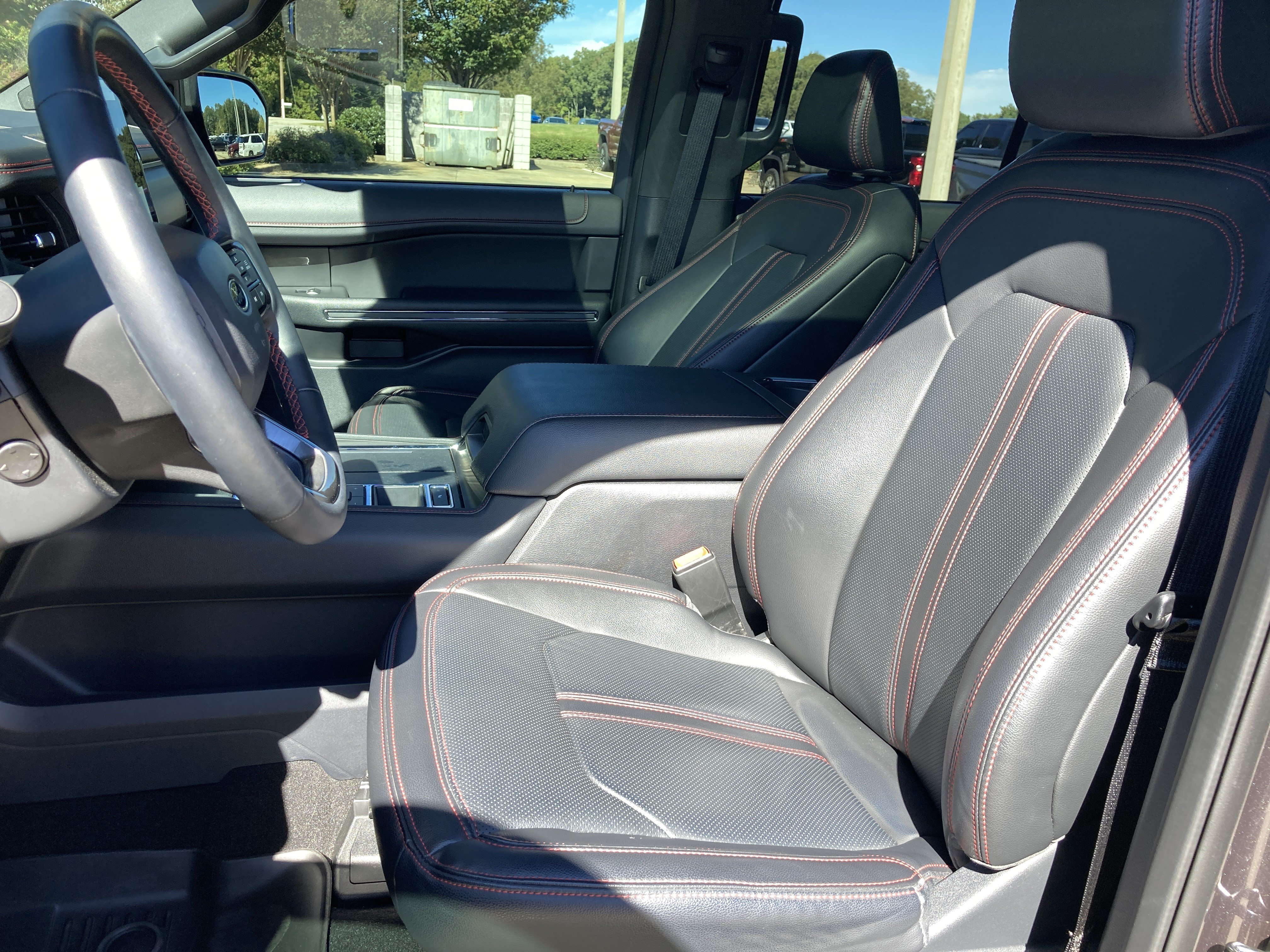 Used 2024 Ford Expedition Limited RWD image 12