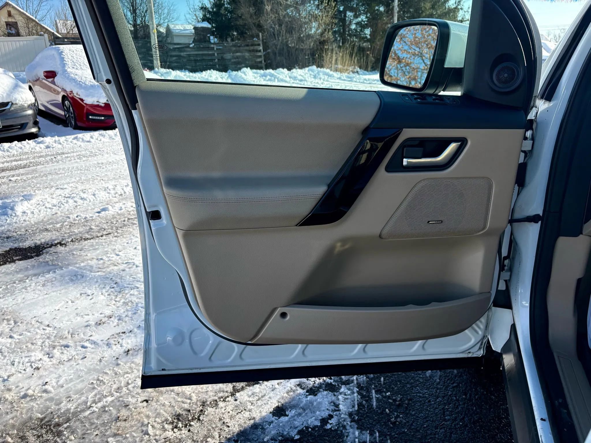 Used 2015 Land Rover LR2 image 10