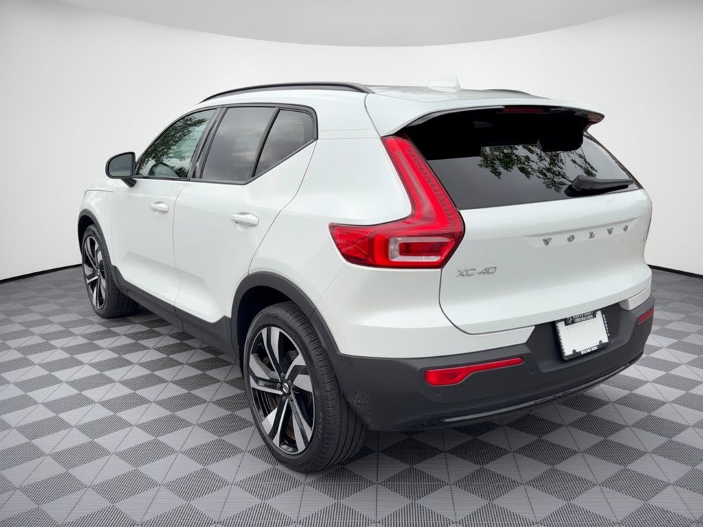 Used 2024 Volvo XC40 B5 Plus w/ Protection Package Premier AWD/4WD image 3