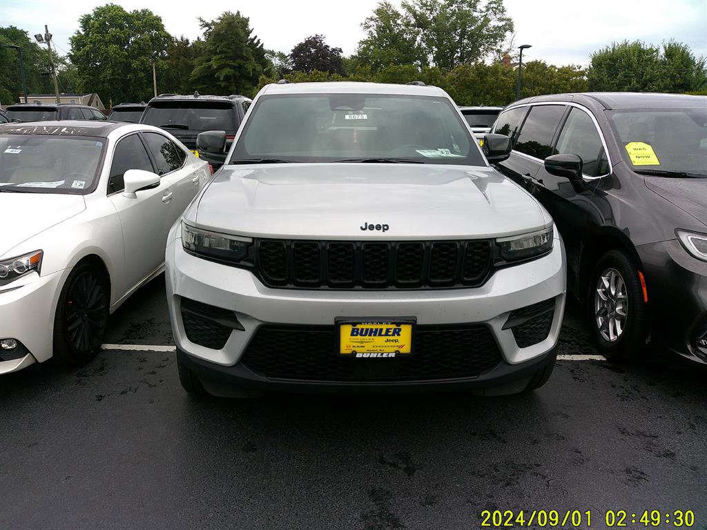 Certified 2022 Jeep Grand Cherokee Altitude image 1