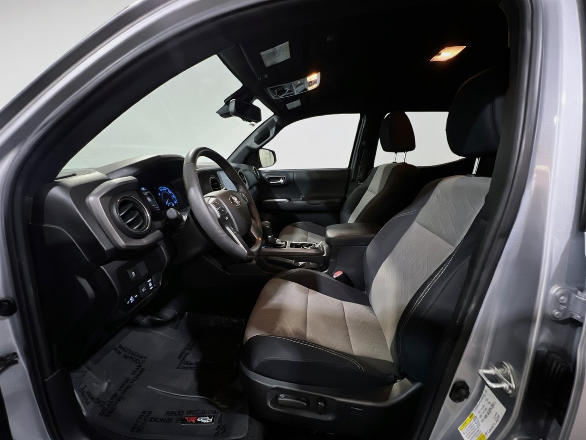 Used 2022 Toyota Tacoma TRD Off-Road w/ Technology Package AWD/4WD image 14