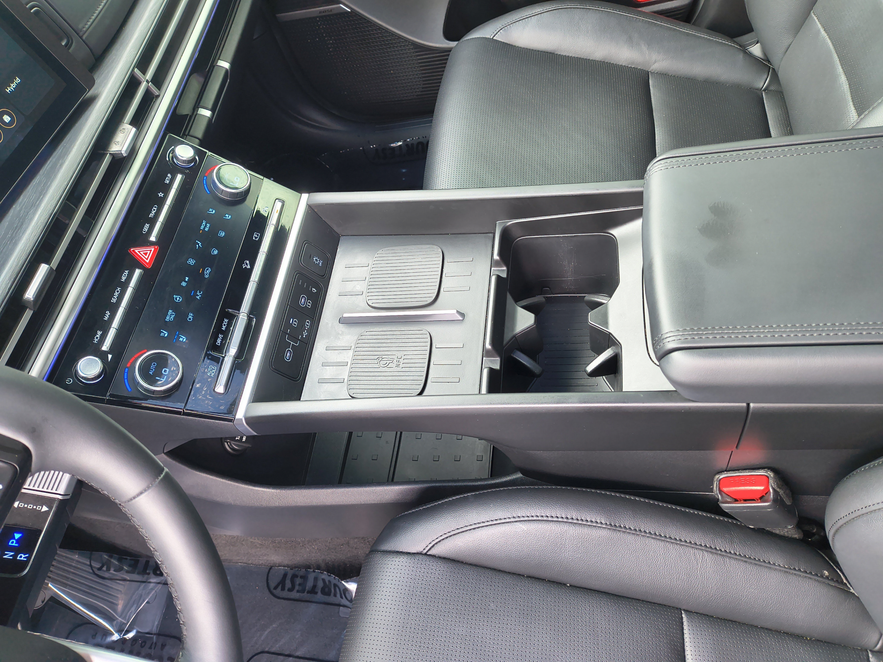 Certified 2025 Hyundai Santa Fe Limited FWD image 22