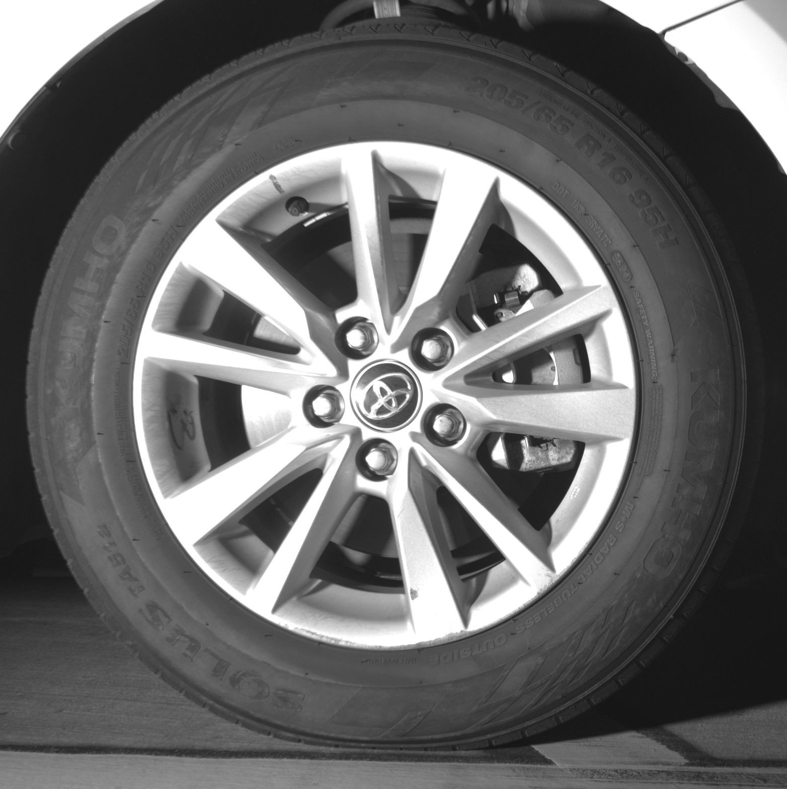 Used 2025 Toyota Camry LE FWD image 13