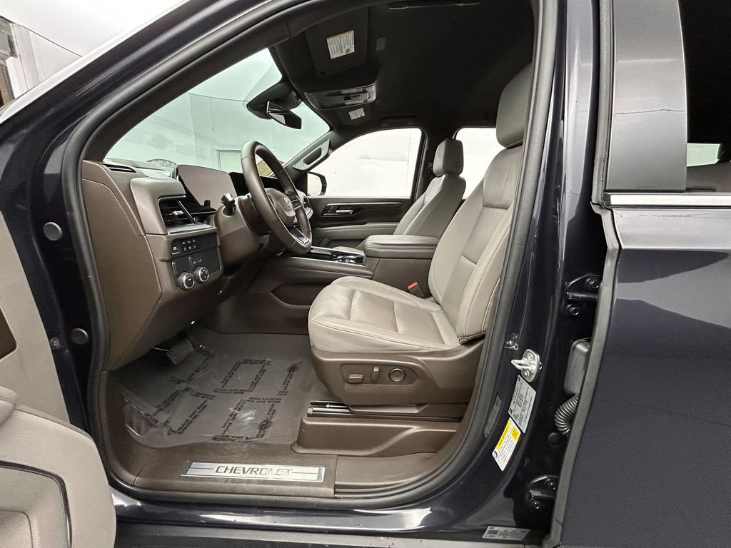 Used 2025 Chevrolet Suburban LT RWD image 58