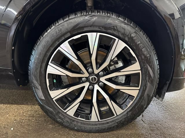 Used 2025 Volvo XC60 B5 Plus w/ Climate Package AWD/4WD image 9