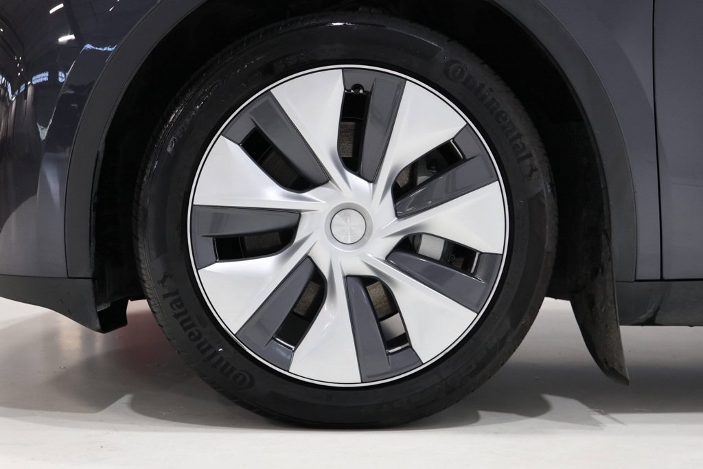 Used 2024 Tesla Model Y Long Range AWD/4WD image 9