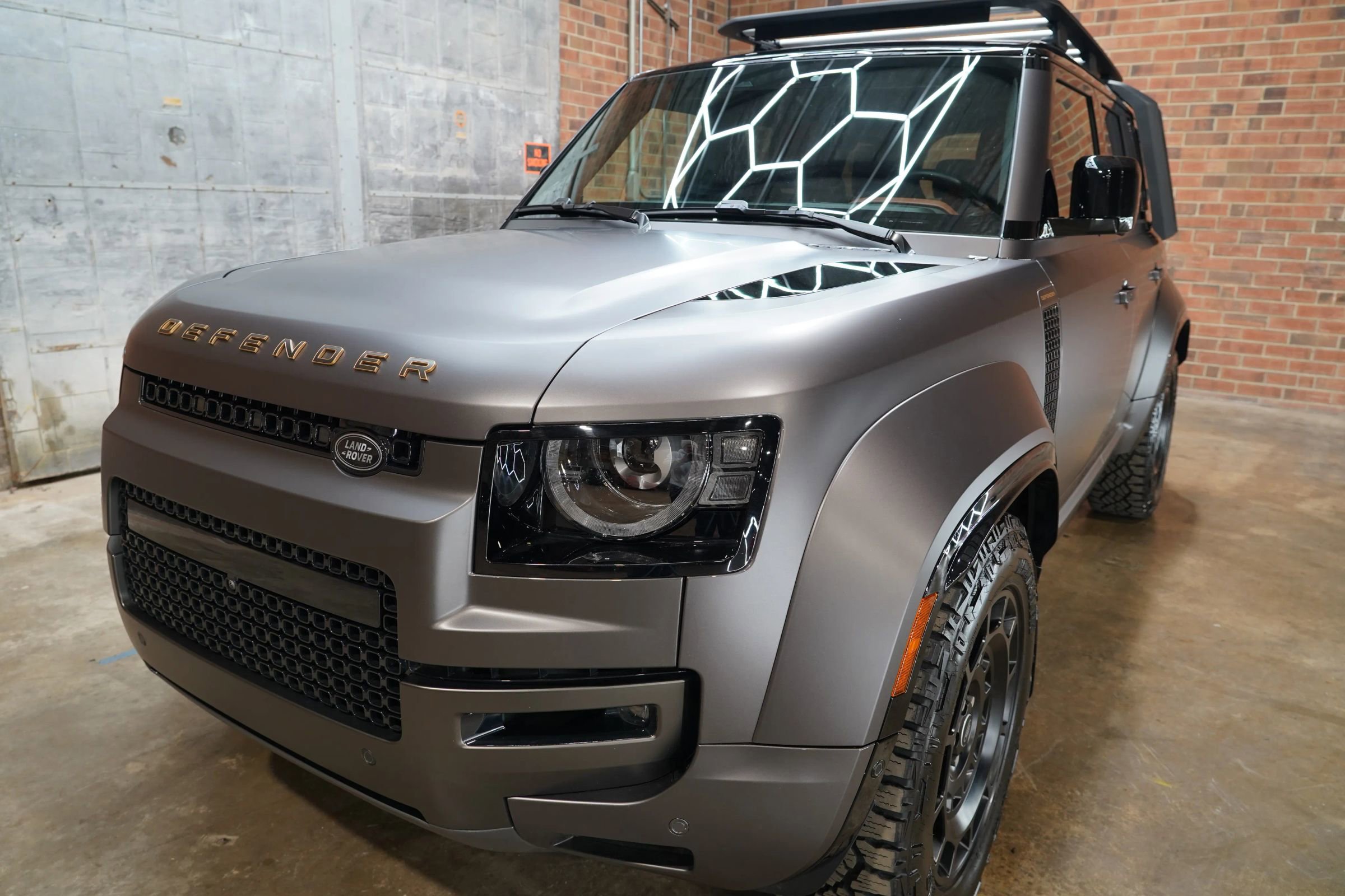 Used 2025 Land Rover Defender 110 image 29