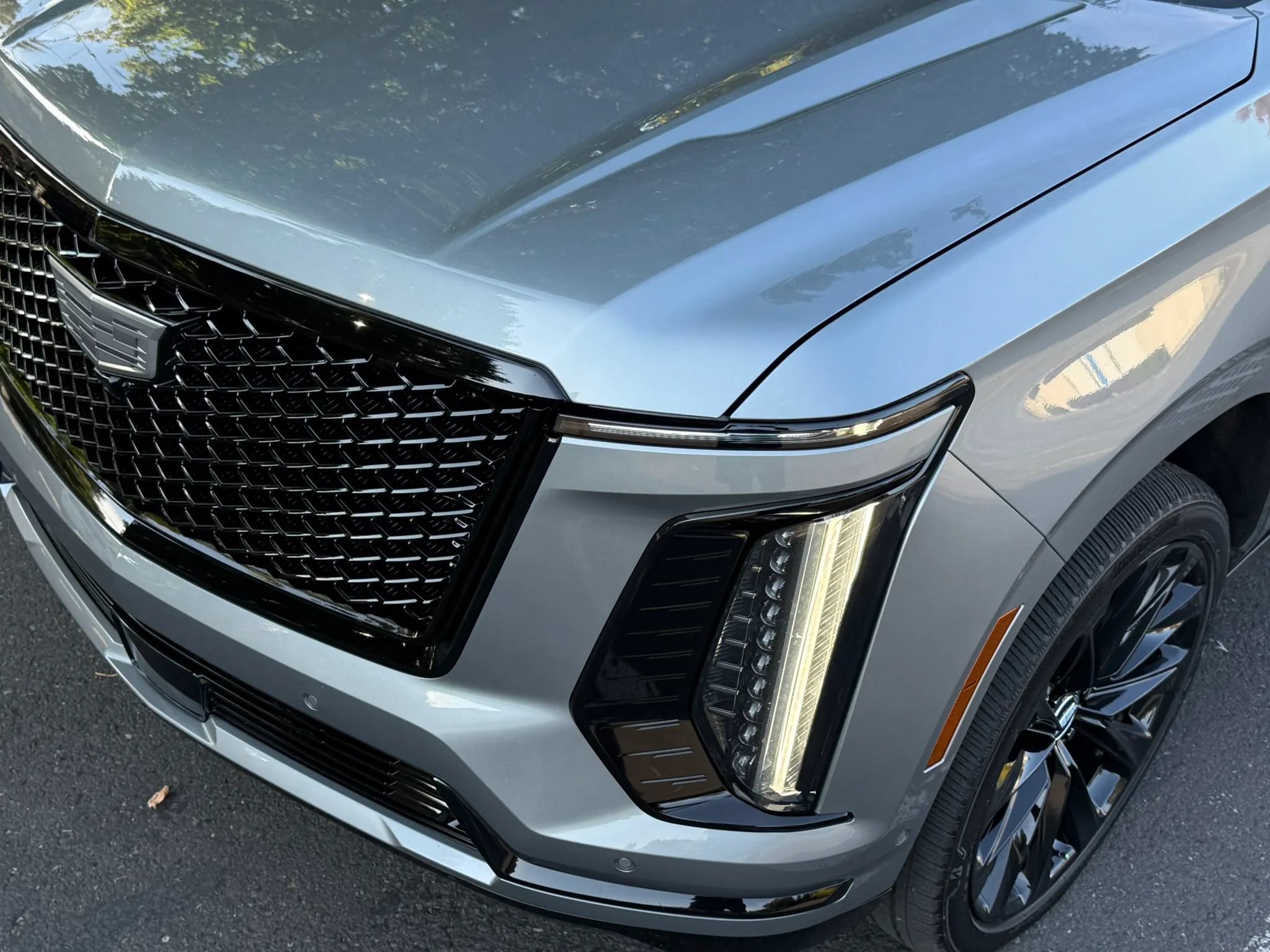 Used 2026 Cadillac Escalade ESV Platinum Sport w/ LPO, ONYX Package AWD/4WD image 41