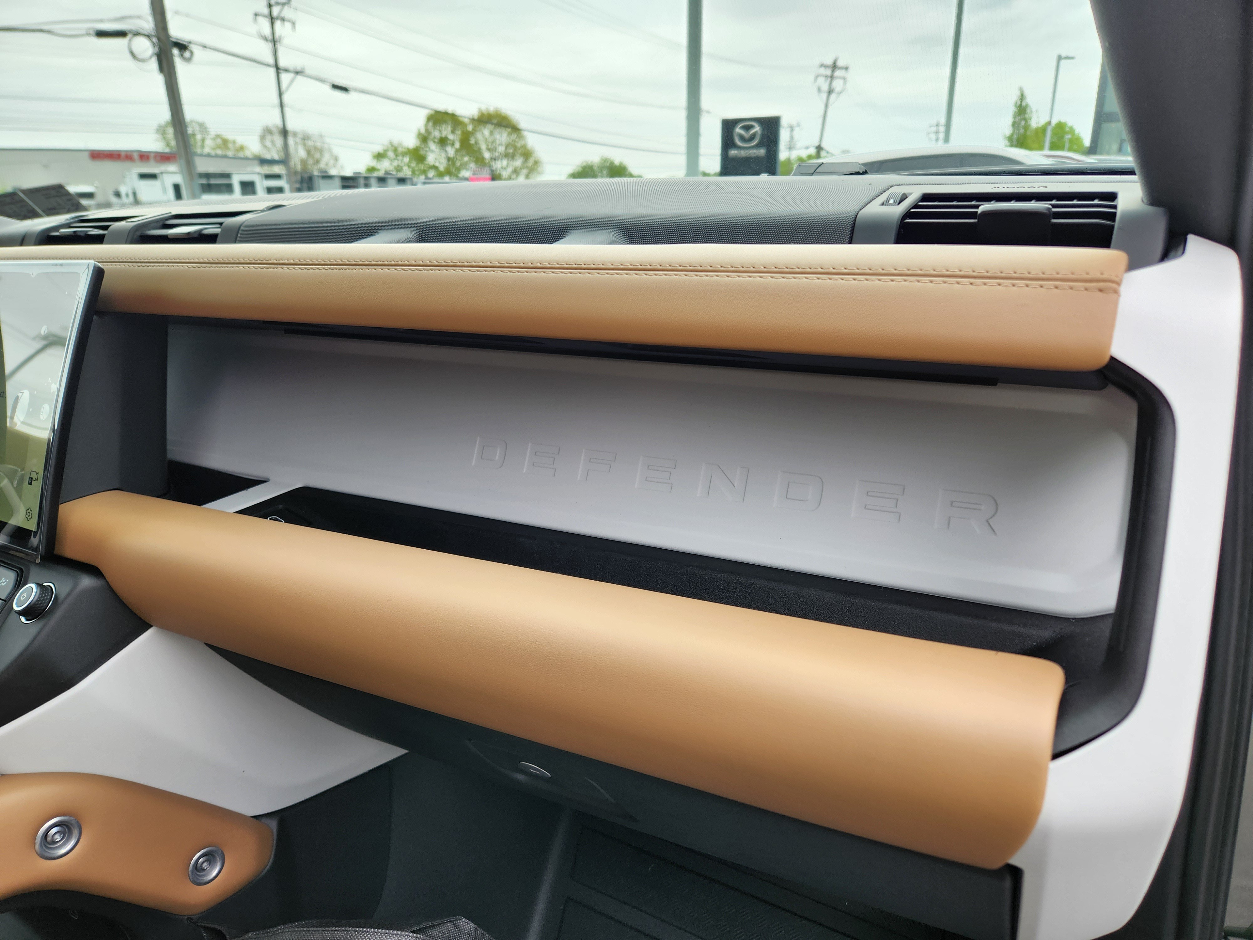 New 2026 Land Rover Defender 110 X-Dynamic SE AWD/4WD image 13
