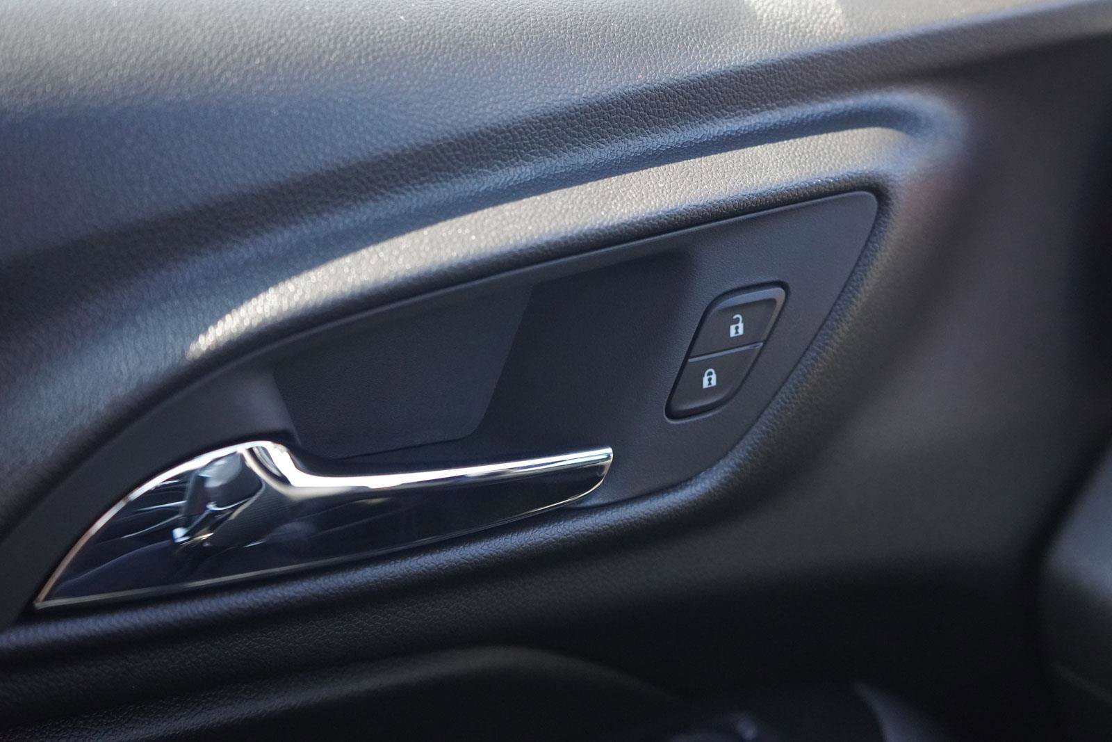 New 2026 Chevrolet Trax RS w/ Sunroof Package image 19