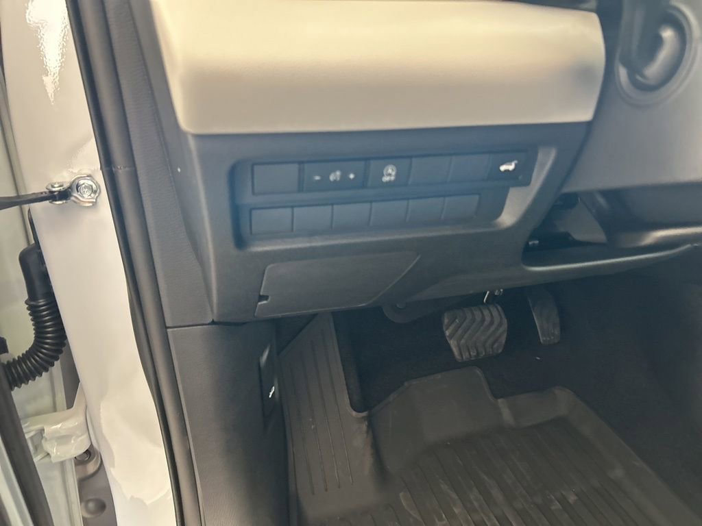 New 2026 Mitsubishi Outlander SE image 38