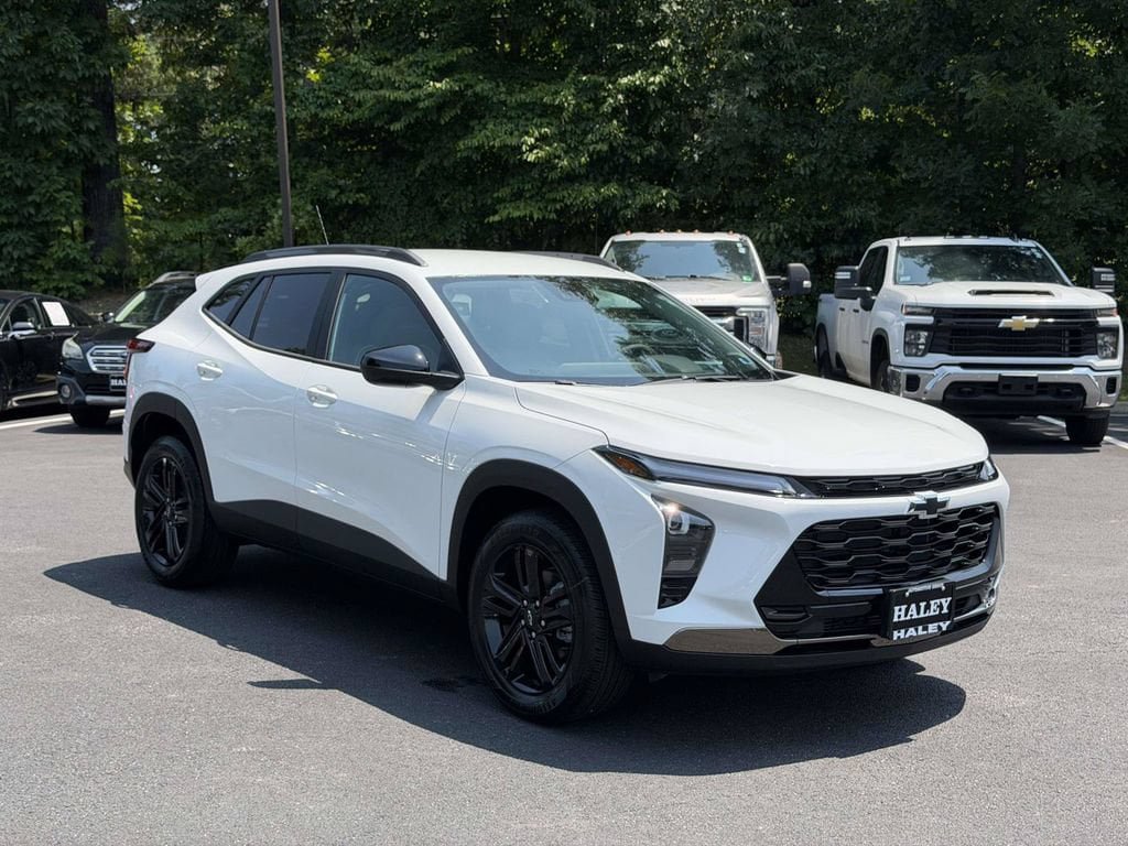New 2026 Chevrolet Trax ACTIV FWD image 2