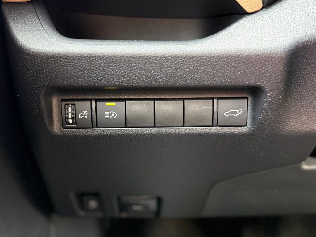 Used 2021 Toyota RAV4 XLE image 25