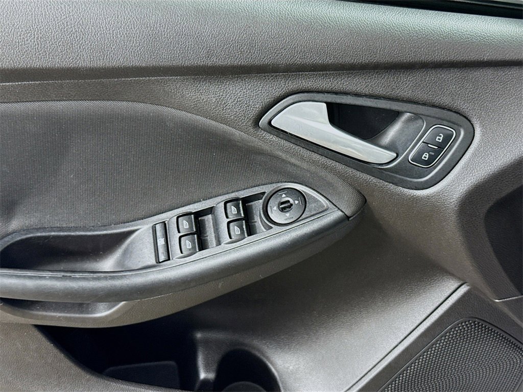 Used 2017 Ford Focus SE w/ Cold Weather Package image 18