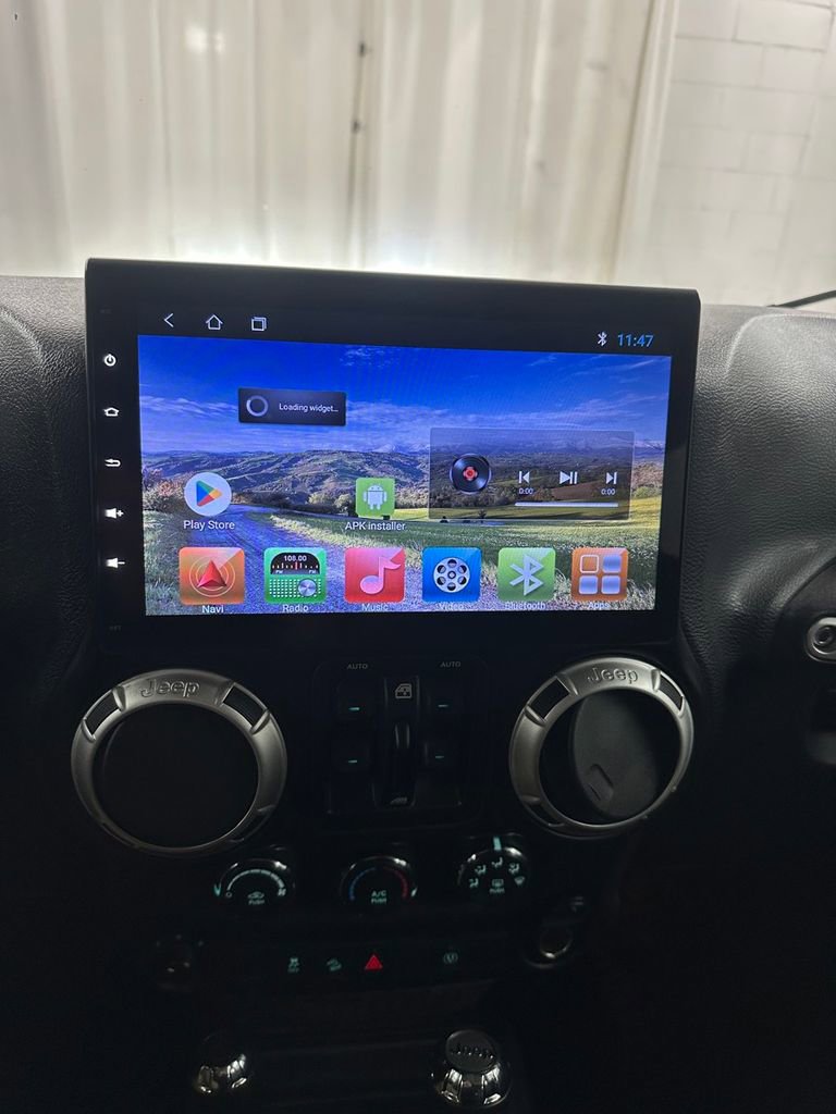 Used 2017 Jeep Wrangler Unlimited Sahara w/ Connectivity Group image 22