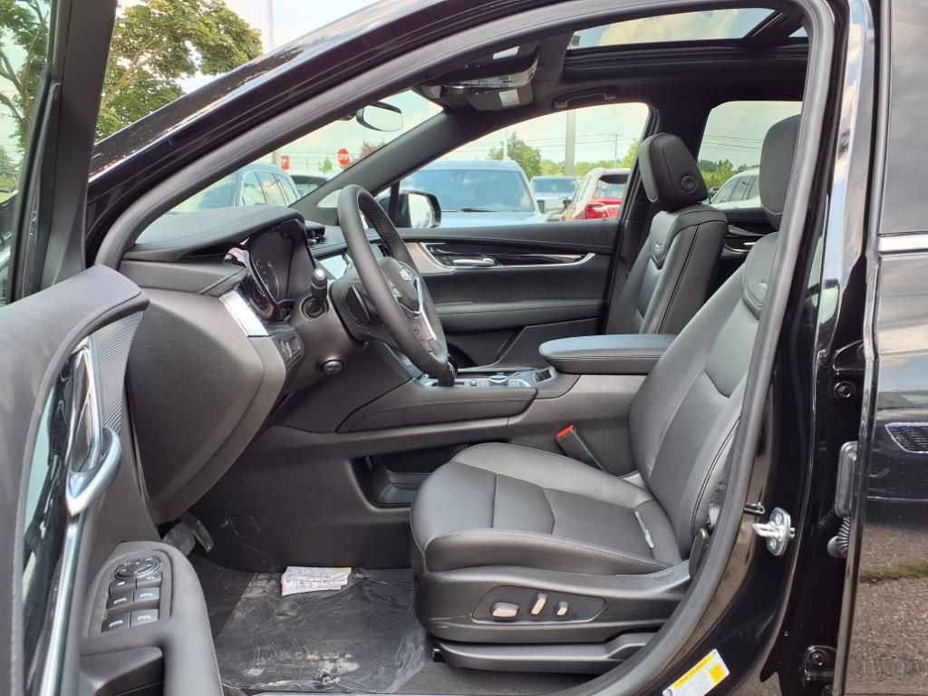 New 2025 Cadillac XT5 Premium Luxury w/ LPO, Floor Liner Package image 12