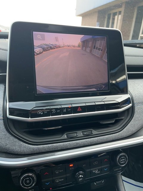 Used 2025 Jeep Compass Latitude w/ Convenience Group image 13