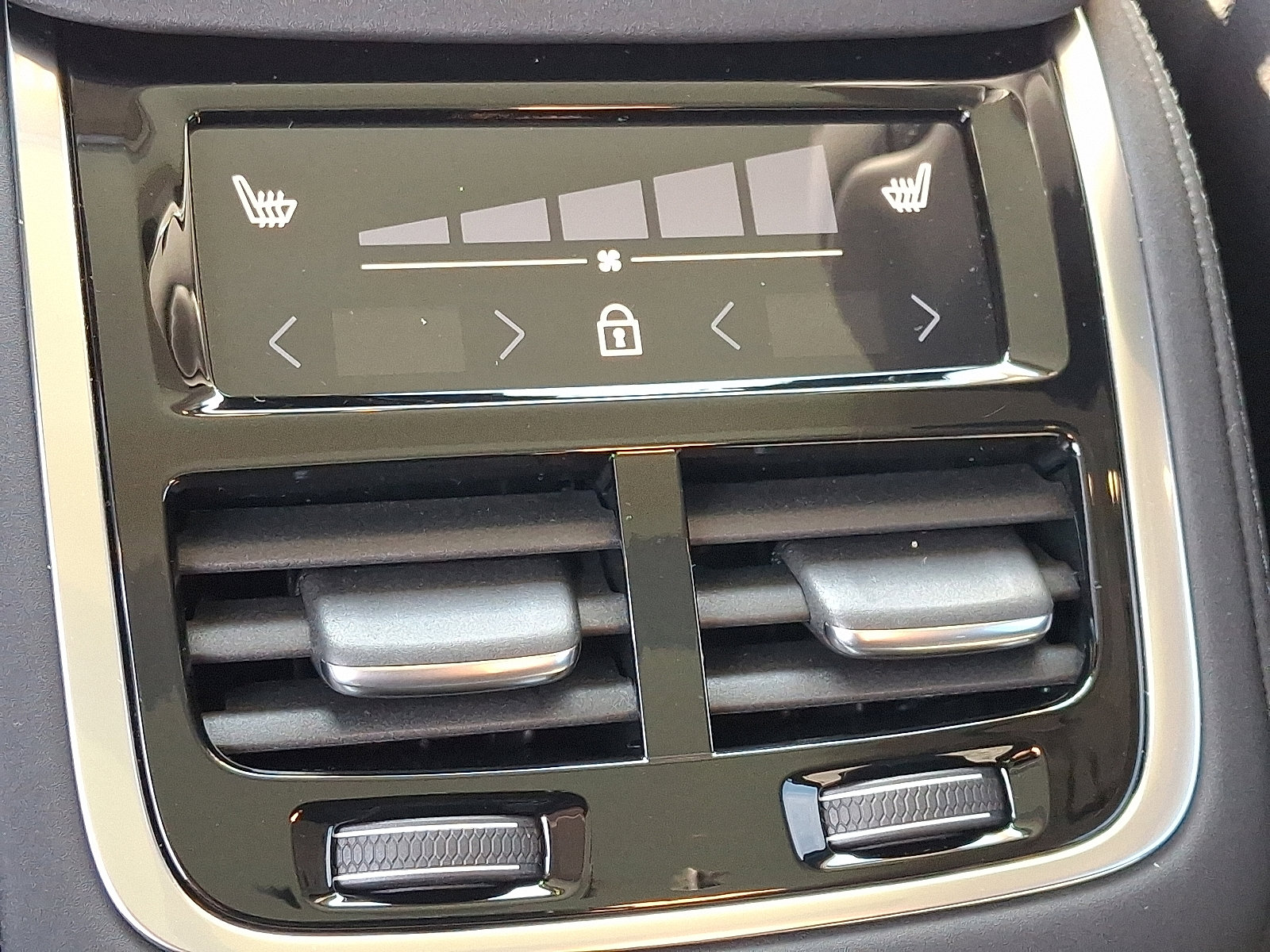 New 2026 Volvo XC90 B6 Plus w/ Protection Package image 7