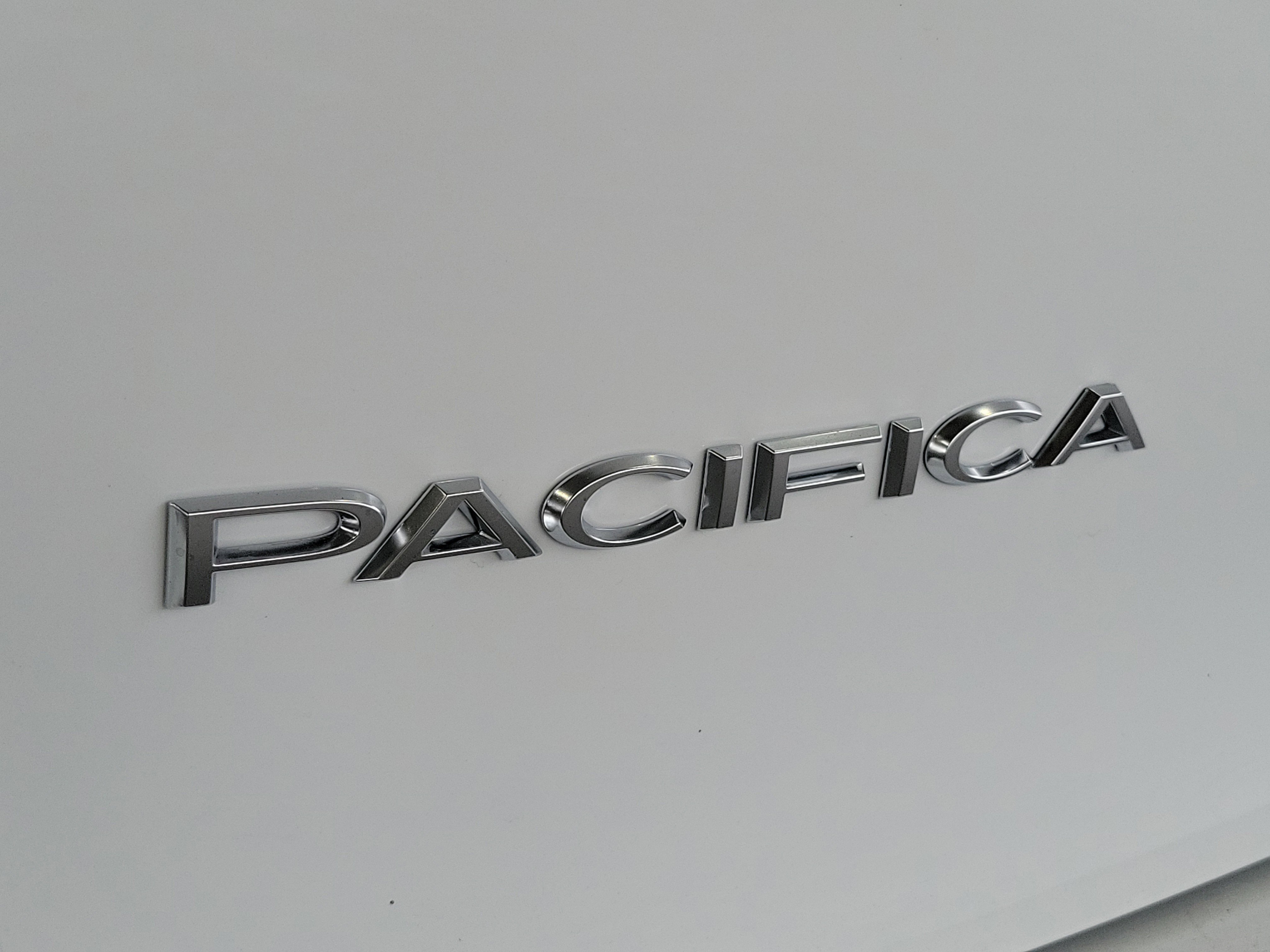 New 2026 Chrysler Pacifica Pinnacle w/ Trailer Tow Group FWD image 5