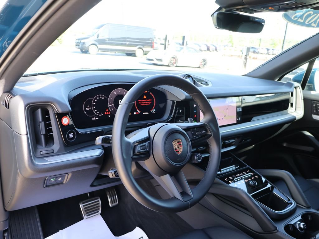 Used 2025 Porsche Cayenne S AWD/4WD image 18