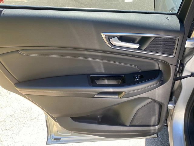 Used 2017 Ford Edge Titanium w/ Equipment Group 301A FWD image 10