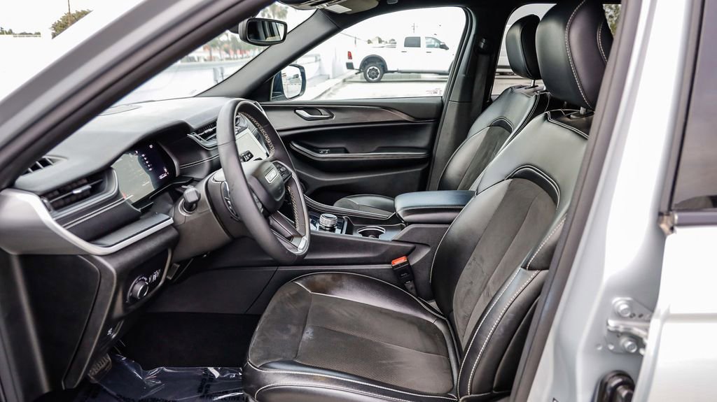 Used 2024 Jeep Grand Cherokee Altitude image 21